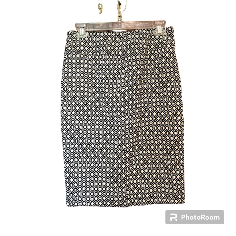 Stretchy Black and White Small pencil Skirt